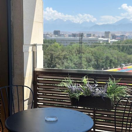 Logvinenko Apartment Бишкек Екстериор снимка