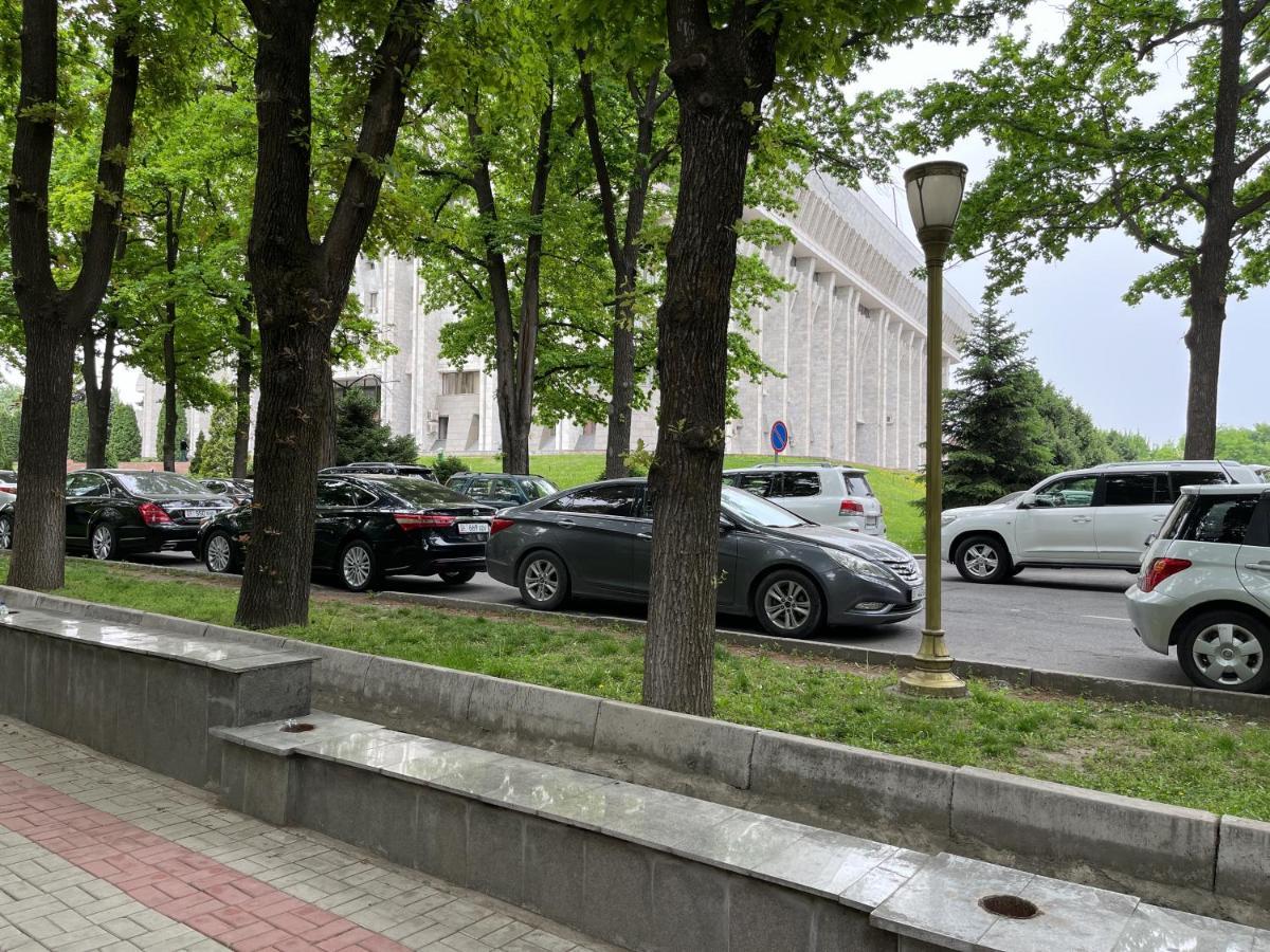 Logvinenko Apartment Бишкек Екстериор снимка