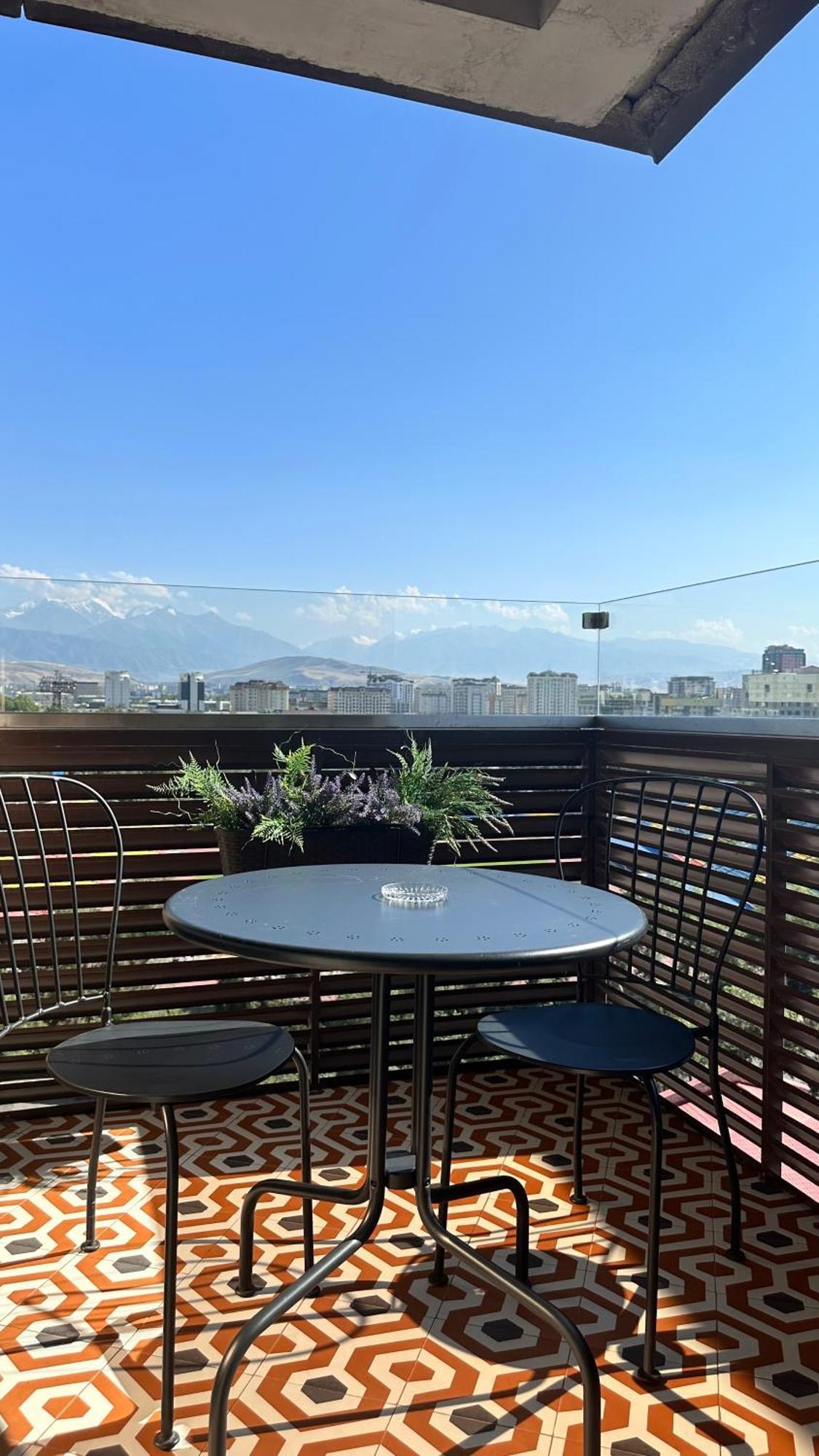 Logvinenko Apartment Бишкек Екстериор снимка